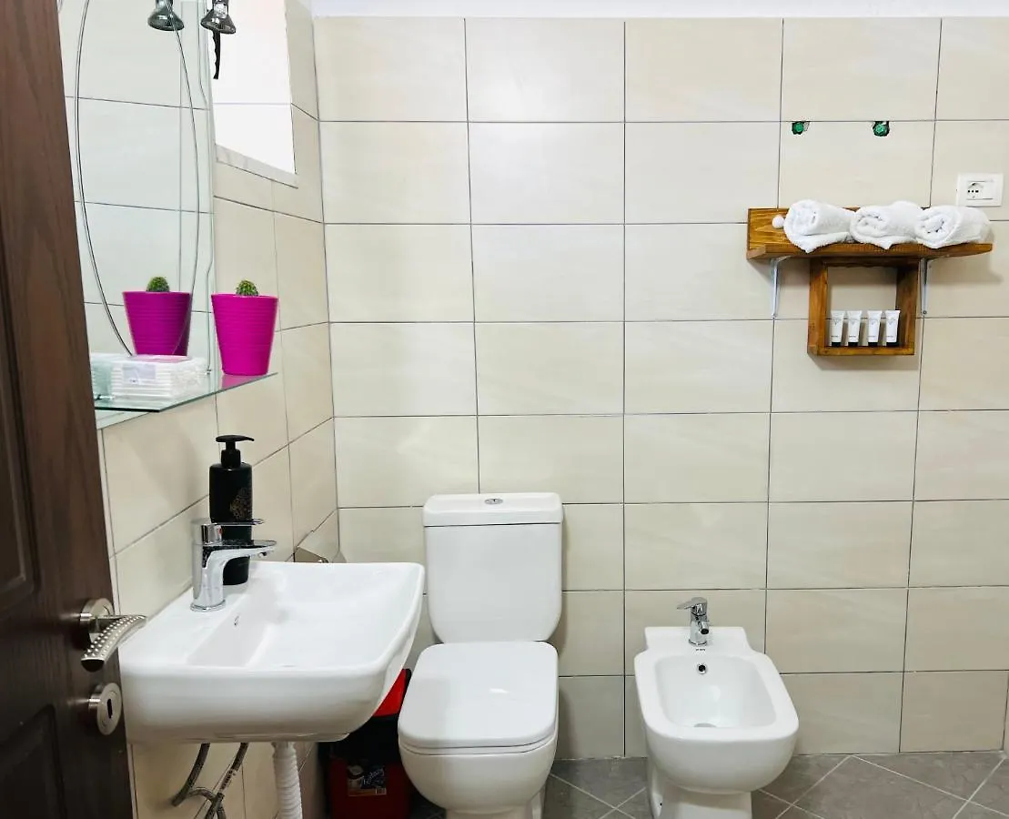 Villa Ensalv Berat - Apartment - Room - Penthouse 게스트하우스