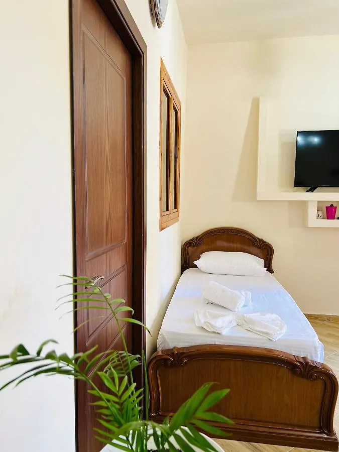게스트하우스 Villa Ensalv Berat - Apartment - Room - Penthouse 알바니아