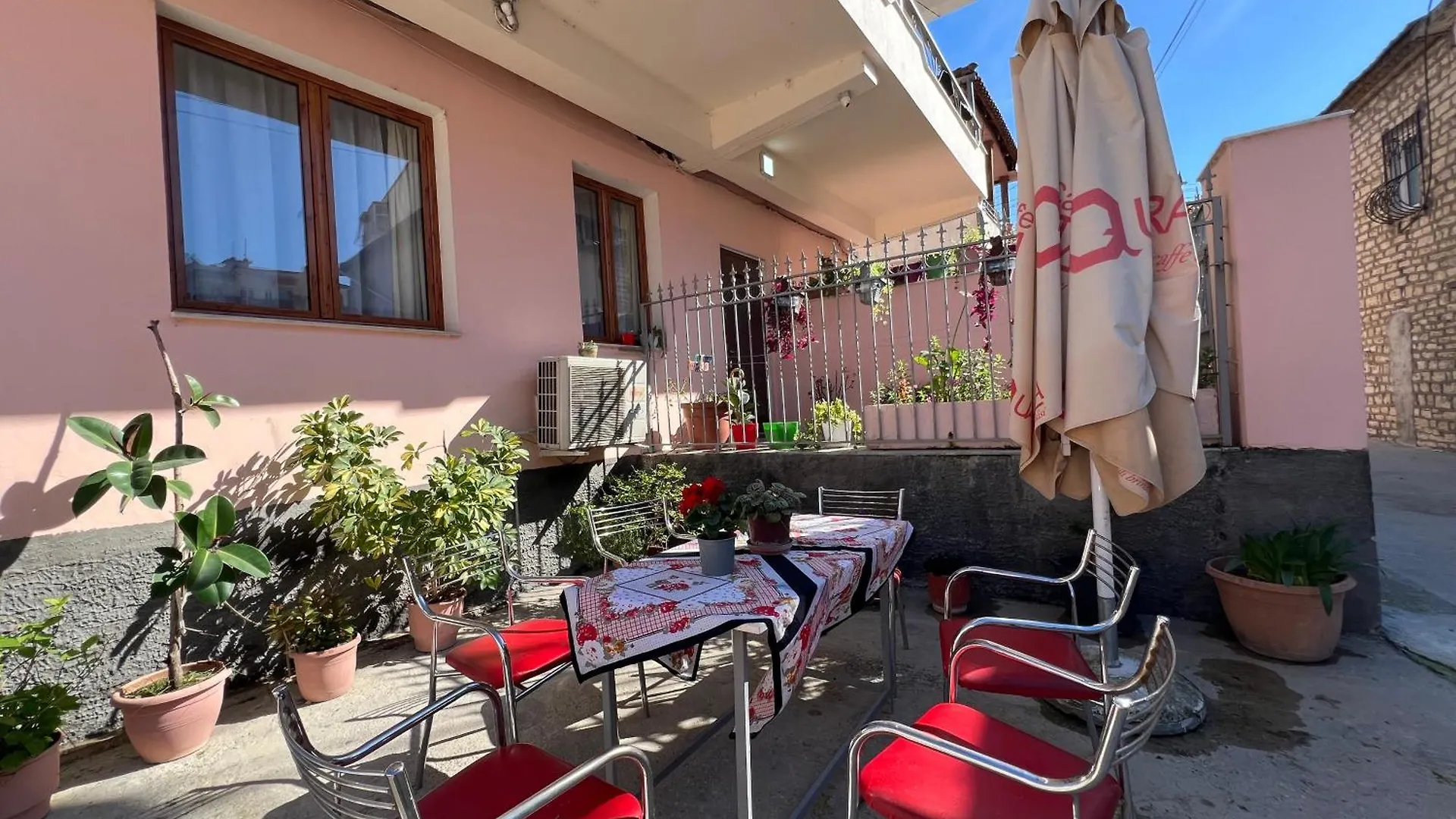 Villa Ensalv Berat - Apartment - Room - Penthouse Pensionat
