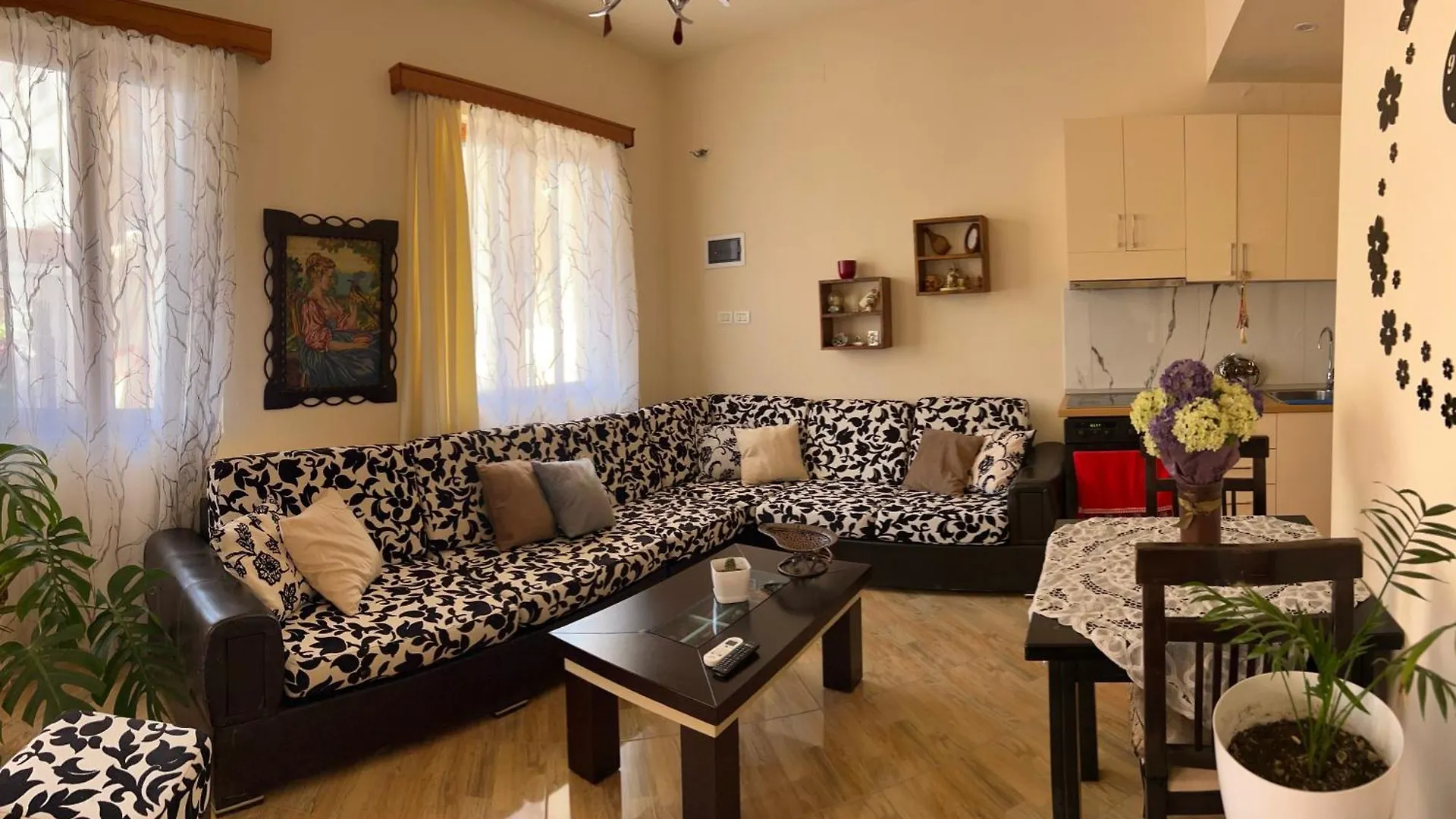 Villa Ensalv Berat - Apartment - Room - Penthouse 0*,  Albanië