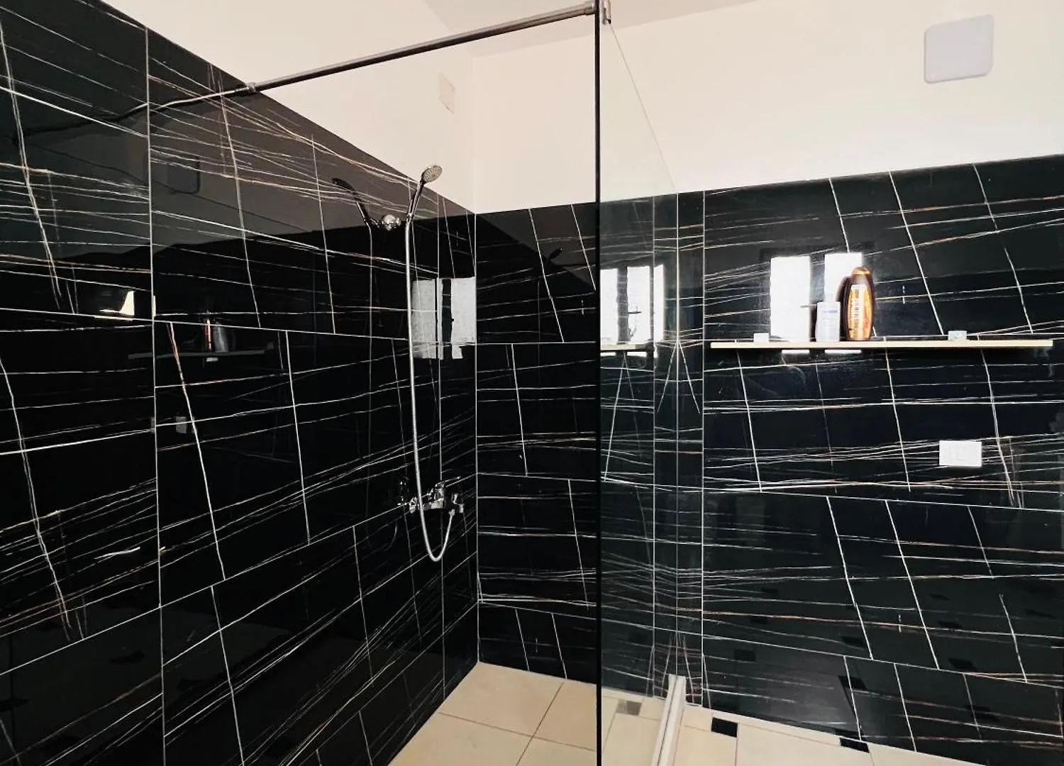 Villa Ensalv Berat - Apartment - Room - Penthouse 0*,  Albanien