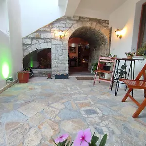 Gasthuis Bujtina Veritos, Berat